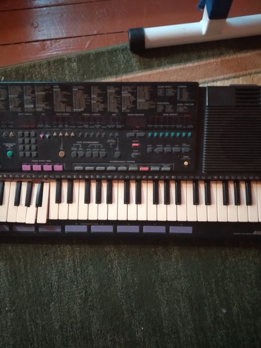 Продається синтезатор