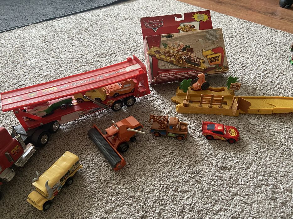 Машинки Блискавка Маквін комбайн Валєра