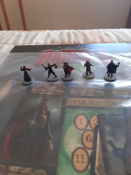 Fury of Dracula com instruções em português e bonecos pintados