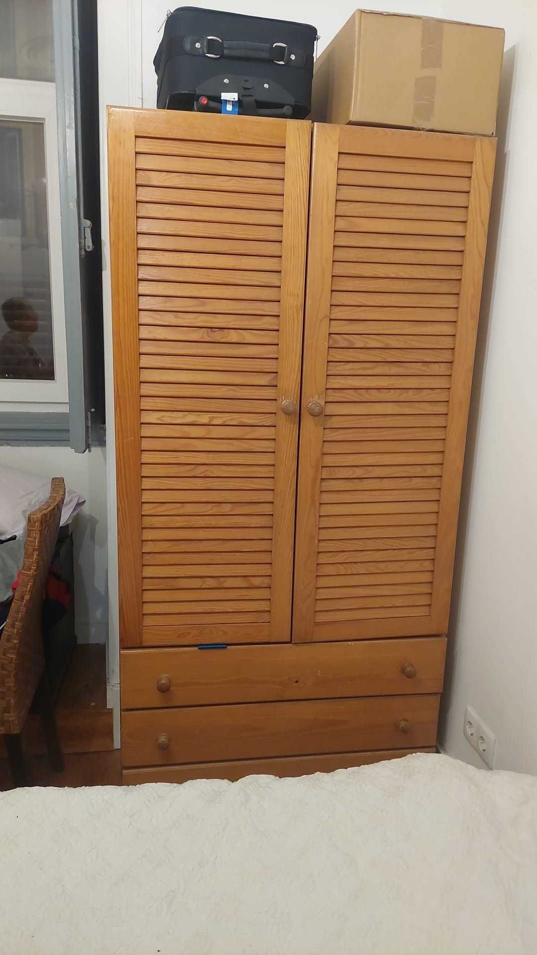 Estrado + Colchão + Roupeiro