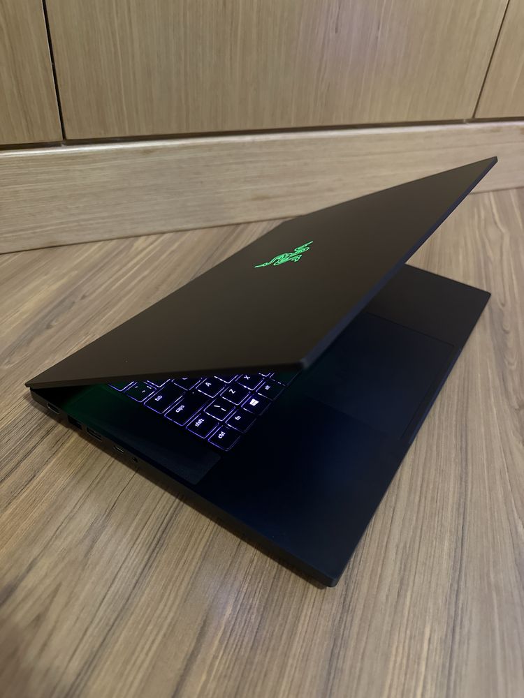 Razer Blade 15 | I7-10750h / 16GB DDR4 / RTX 2070 MAX-Q