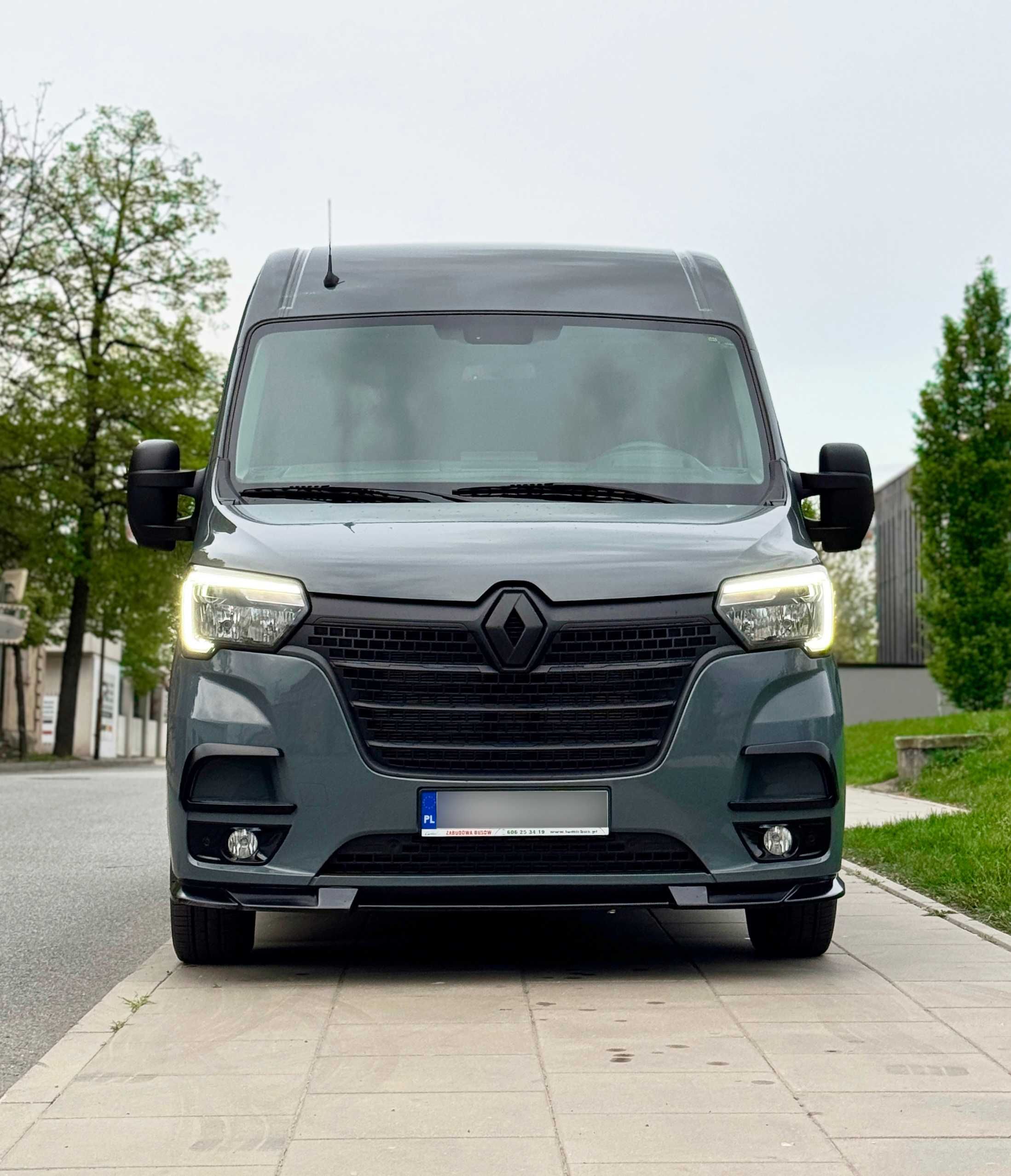 Bus wynajem RENAULT MASTER VIP 9 Osobowy WINIETY w CENIE kat B 9 os TV