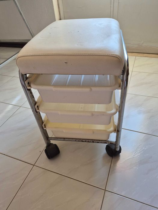 Banco de pedicure branco profissional