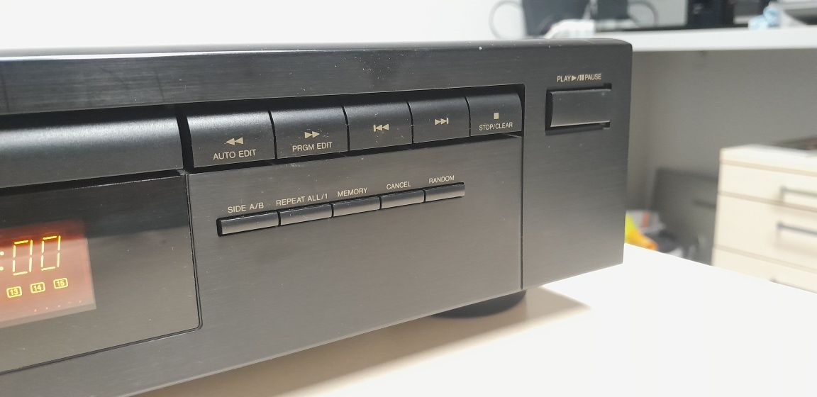 Odtwarzacz CD JVC XL-V142