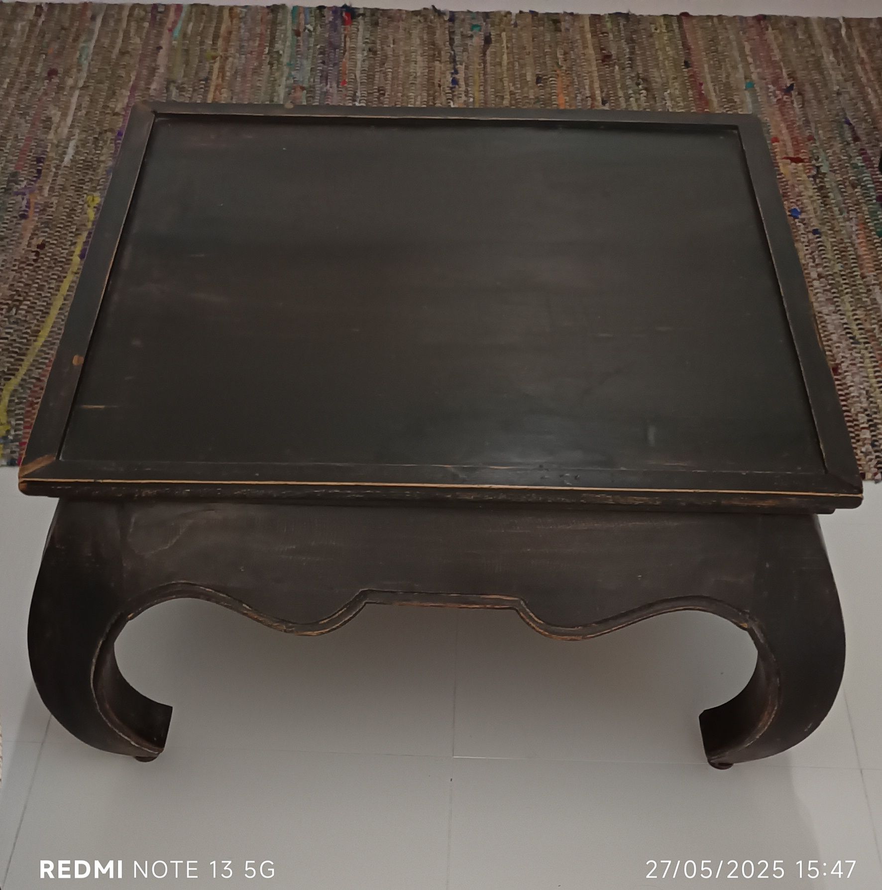 Mesa de Apoio, num design Oriental, Madeira escura