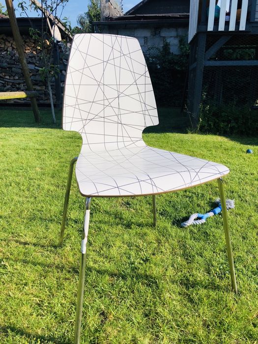 Krzesło Ikea Vilmar, białe w czarne linie