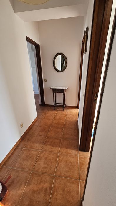 Alugo t2 quarteira anual