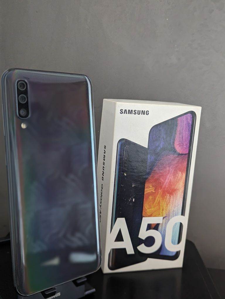 Samsung Galaxy A50, Самсунг А50 почти новый