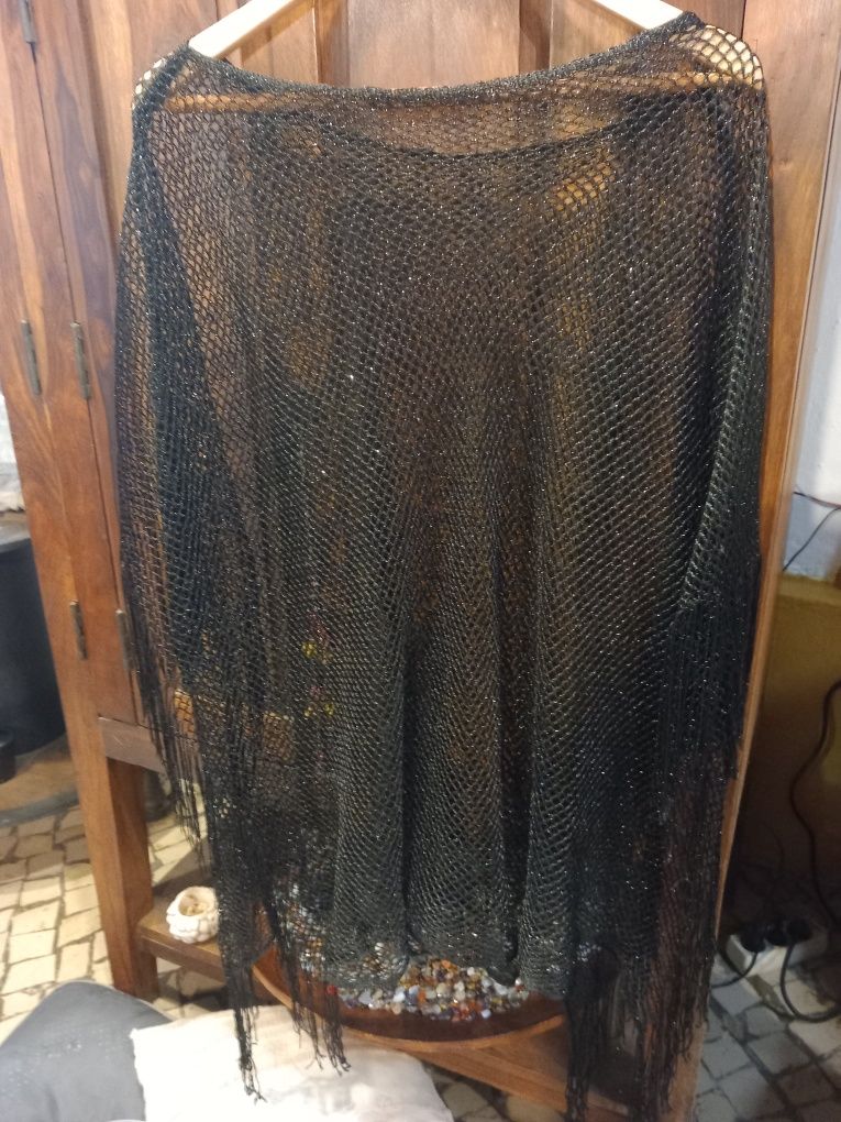 Poncho Preto com Brilhantes
