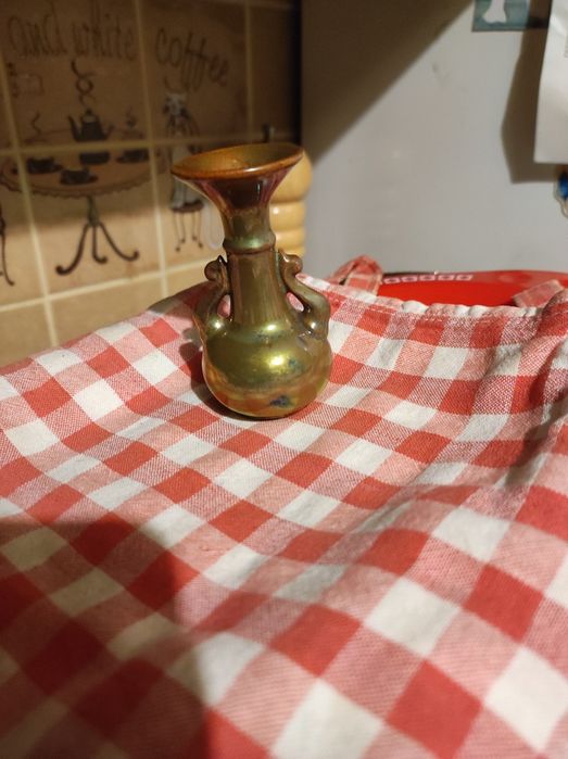 Wazonik Zsolnay Pecs Węgry zdobiony techniką eozyny koniec XIX wieku