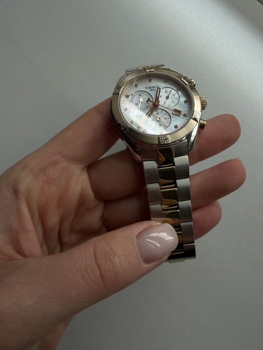Наручний годинник Tissot з діаманиами