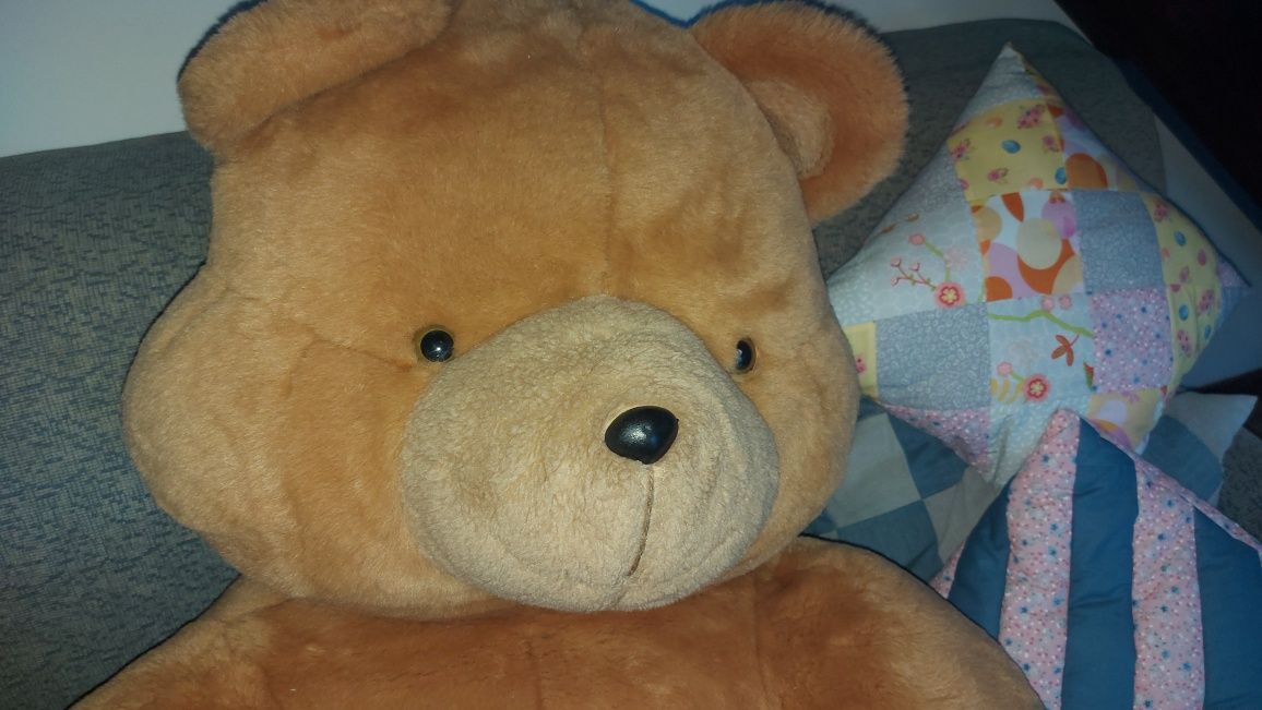 Peluche Grande e Clássico de um Urso