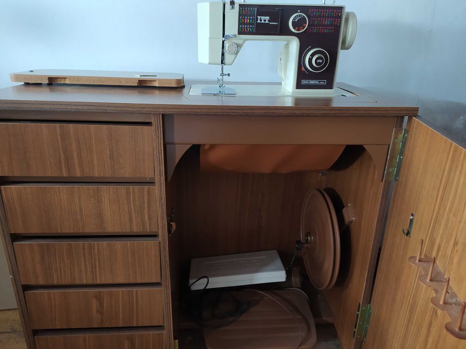 Máquina de costura Oliva, super automática