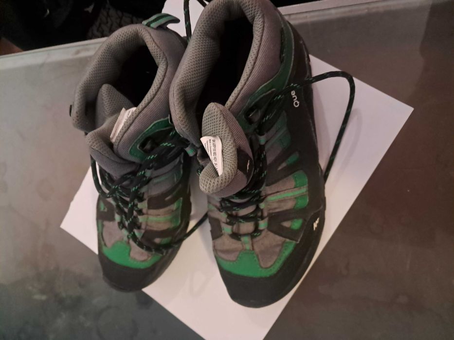 botas de montanha decatlow n 37/ 4 euros