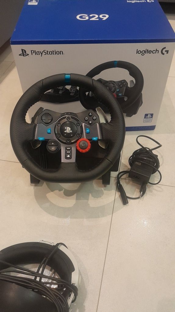 Konsola PS4 i cały osprzęt
