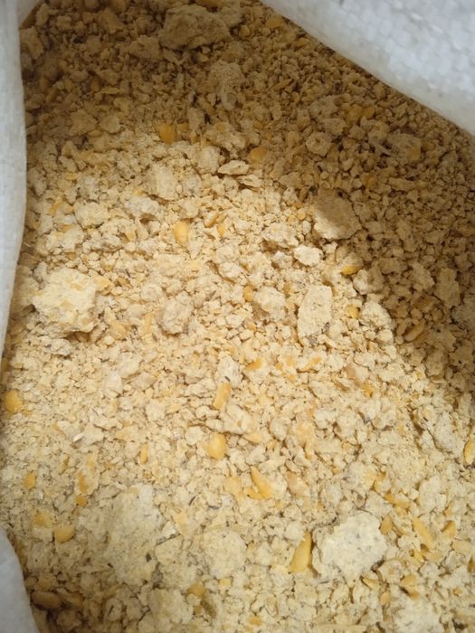 Соєва макуха у мішках соняшникова макуха