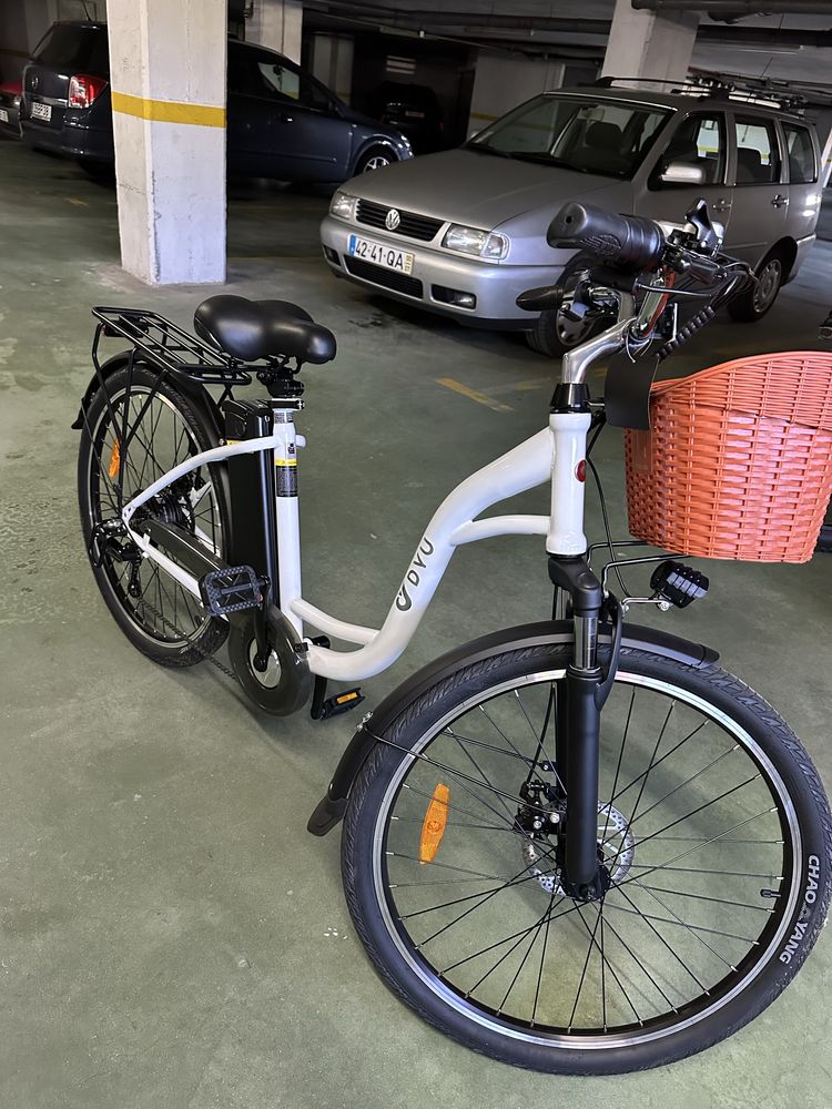 Bicicleta eletrica DYU C6 nova