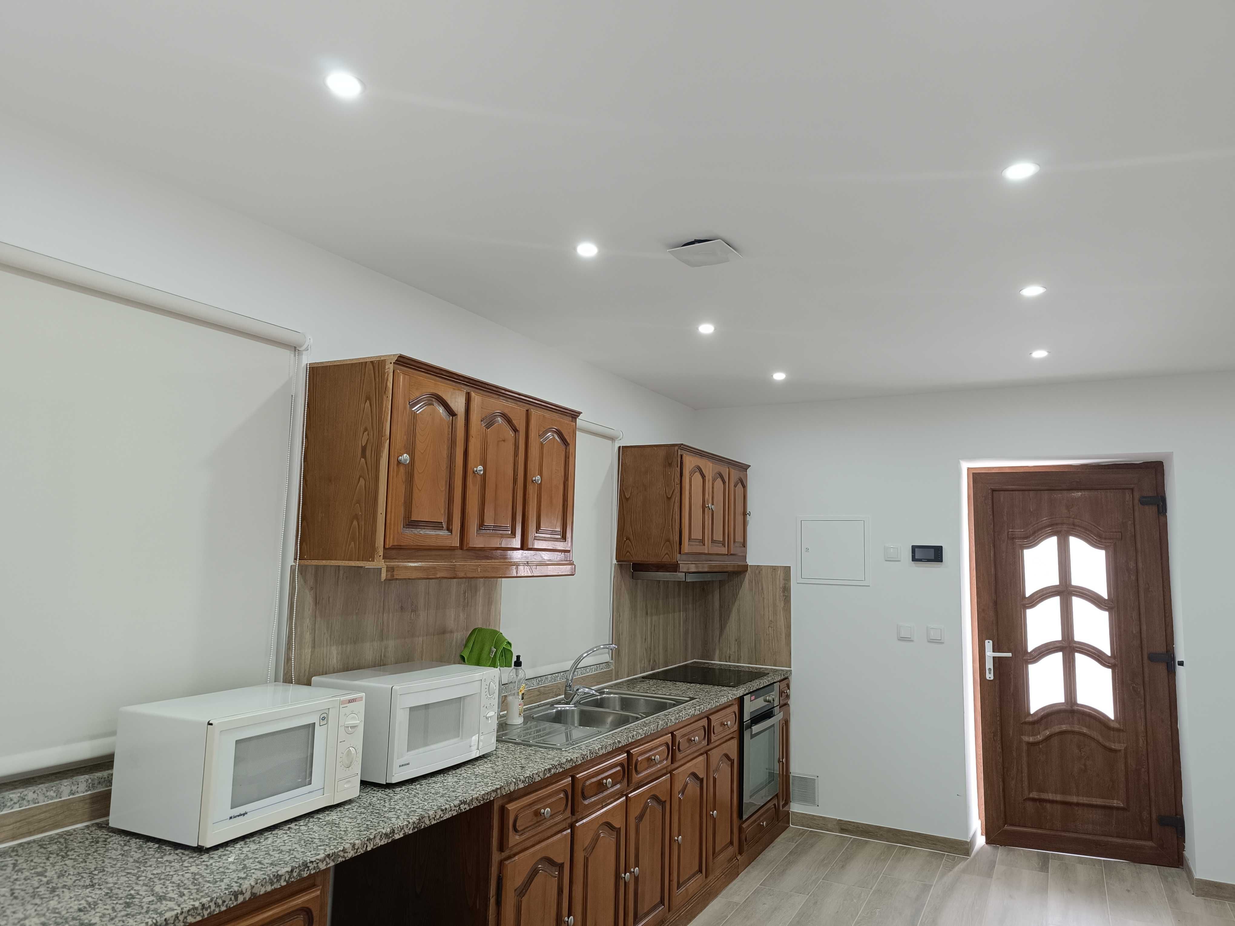 Quarto individual estudante em casa nova