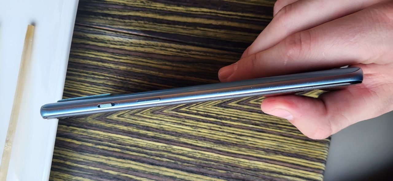 Продам OnePlus 9R 8/256