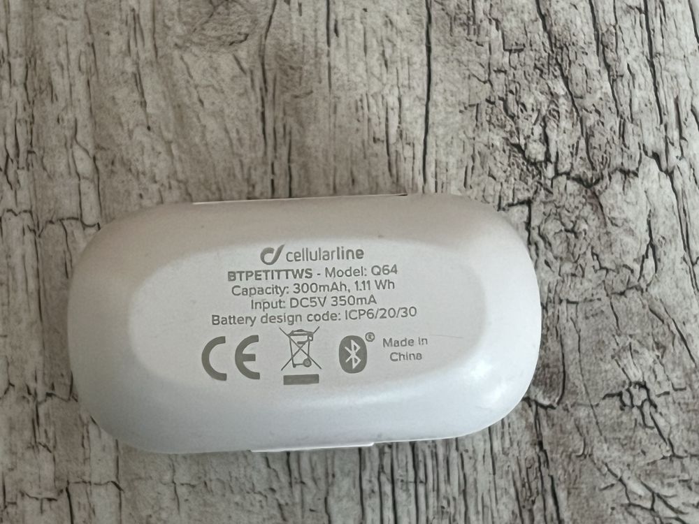 Блутуз навушники CELLULARLINE Q64 зНімеччини