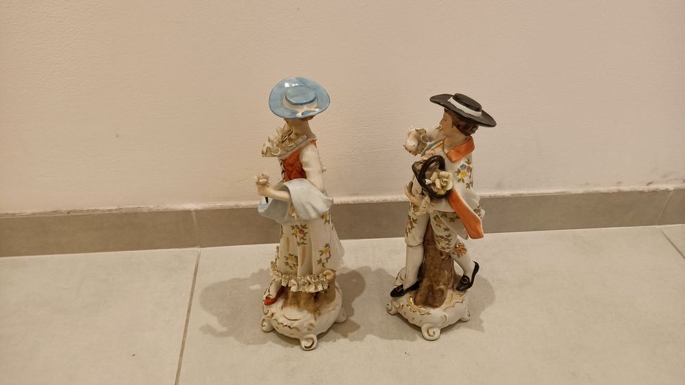 Stare Porcelanowe Figurki Drezno Porcelana Para Kobieta z konewką