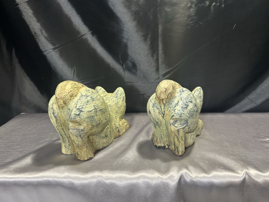 Zestaw 2 Drewnianych Kotów – Artystyczna Rzeźba z Charakterem