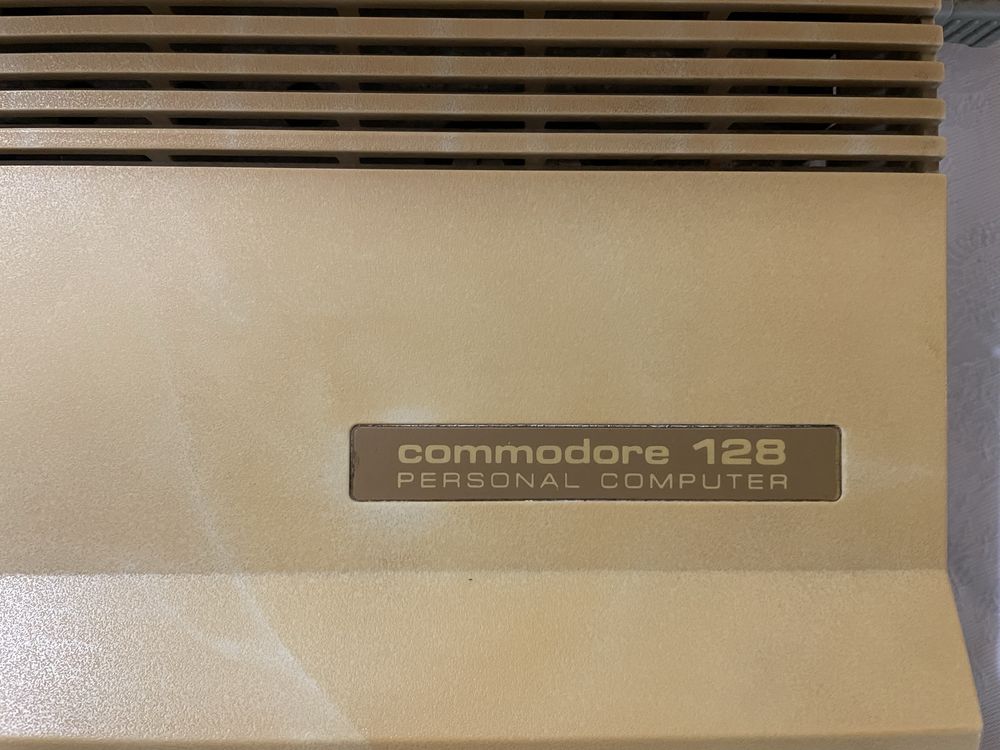 Commodore 128 dzialajacy_pełen zestaw