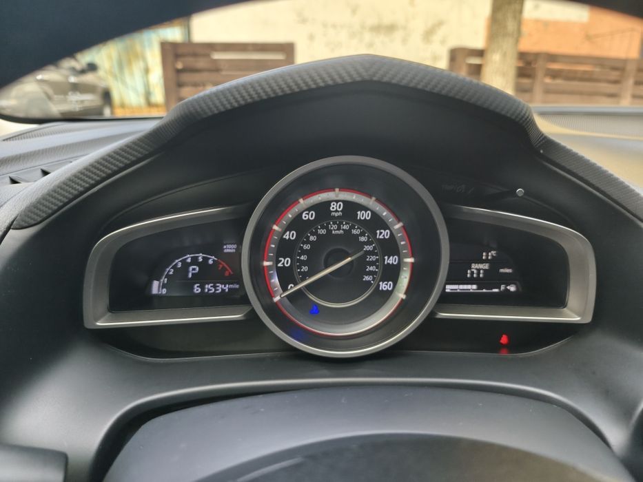 Мазда 3  2014 г 2.0 бензин автомат