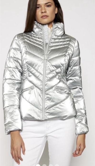 Стильна жіноча куртка Guess