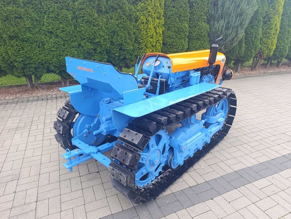 zabytkowy traktor Lamborghini 4C