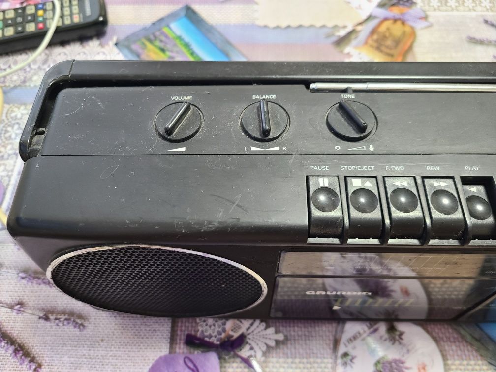 Магнітола  Grundig.
