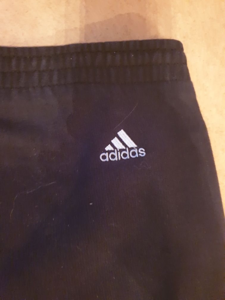 Spodnie dresowe firmy adidas