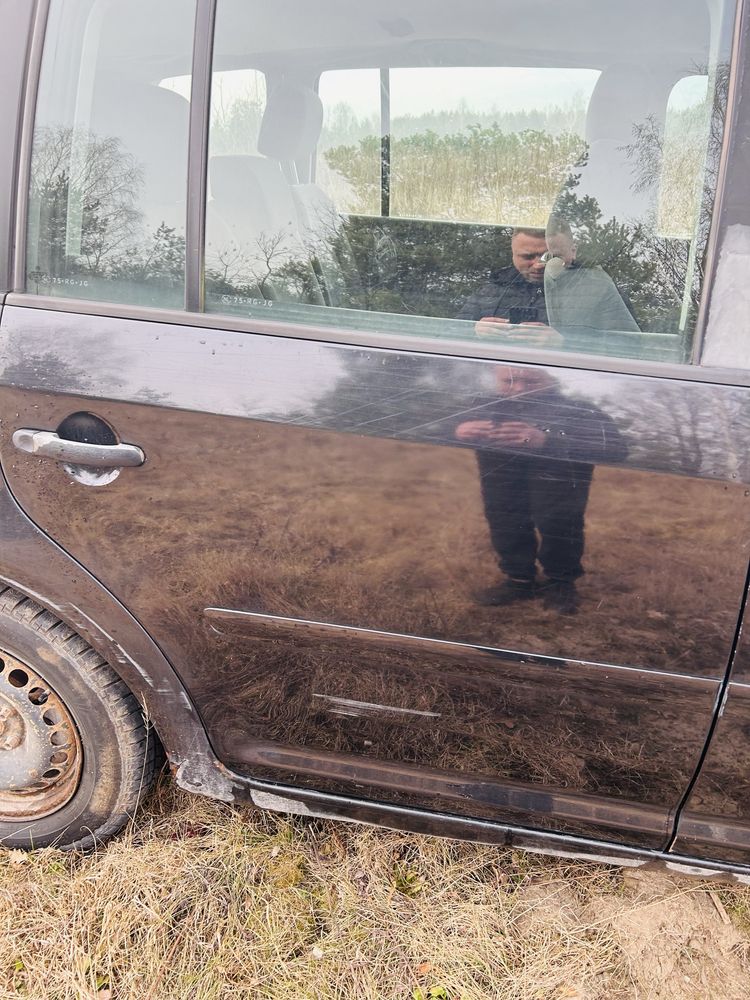 Części Volkswagen Touran/lampy/maska/drzwi/rozrusznik/turbo/zderzak