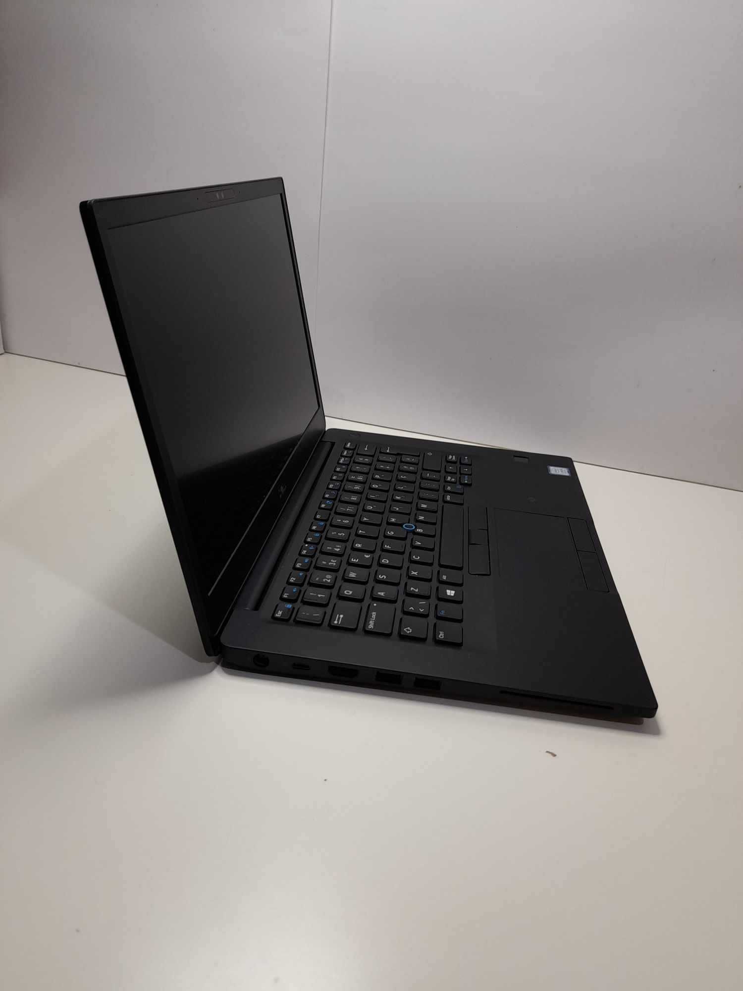 Dell Latitude E7490 - Intel Core i5 / 8Gb / SSD 256Gb / Tec Iluminado