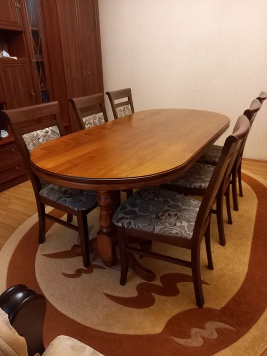 Стіл з стільцями хороший стан