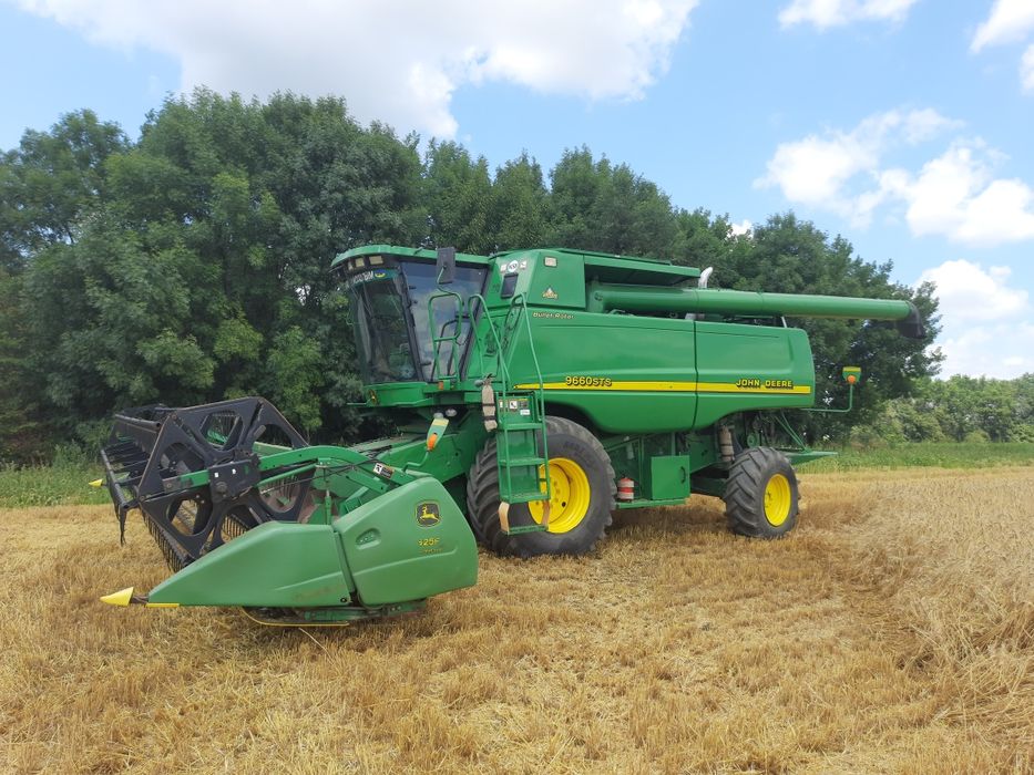 Послуги комбайна Уборка урожаю комбайном JOHN DEERE