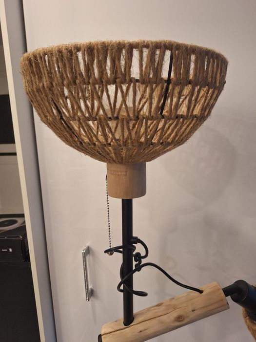 Lampa podłogowa z wikliną