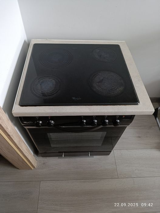 Piekarnik pod zabudowę z płytą ceramiczną