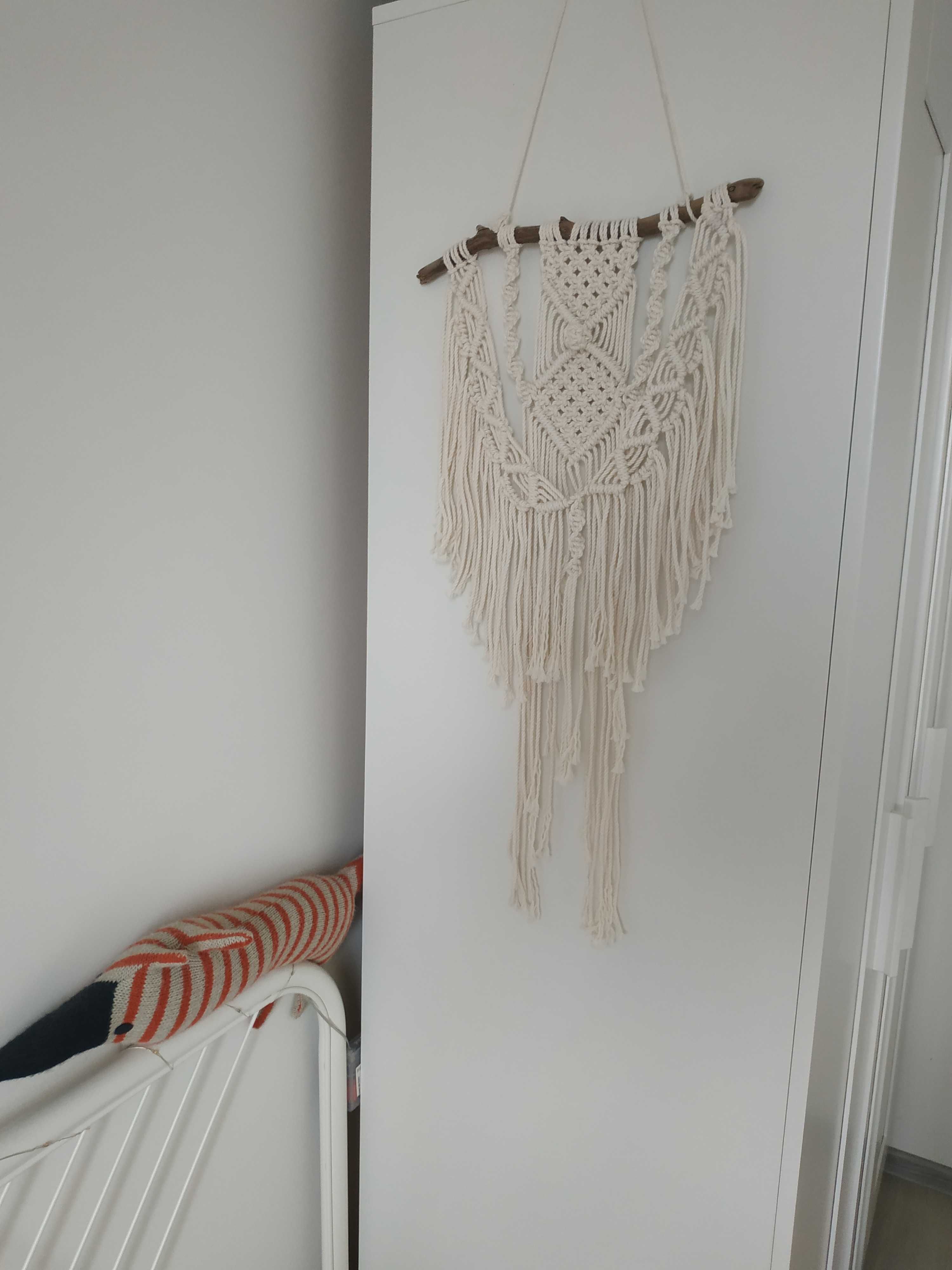 Makrama w stylu boho, ozdoba na ścianę
