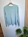 Miętowy sweter w serek prążkowany nowy M/L 38/40