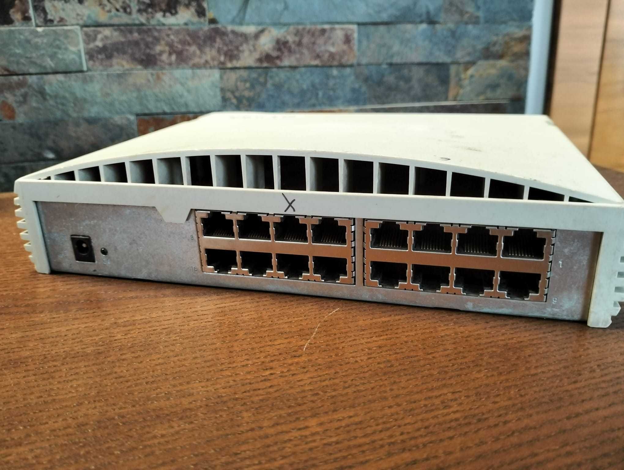 Switch 3COM 3C16792A OfficeConnect Dual Speed 16 1 spalony port