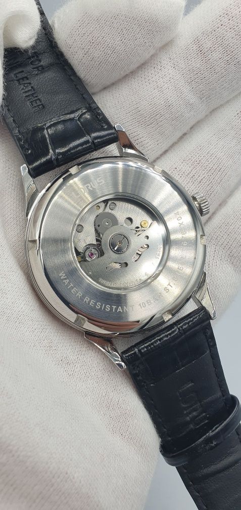 Lorus Classic Automatic - karbowany bezel