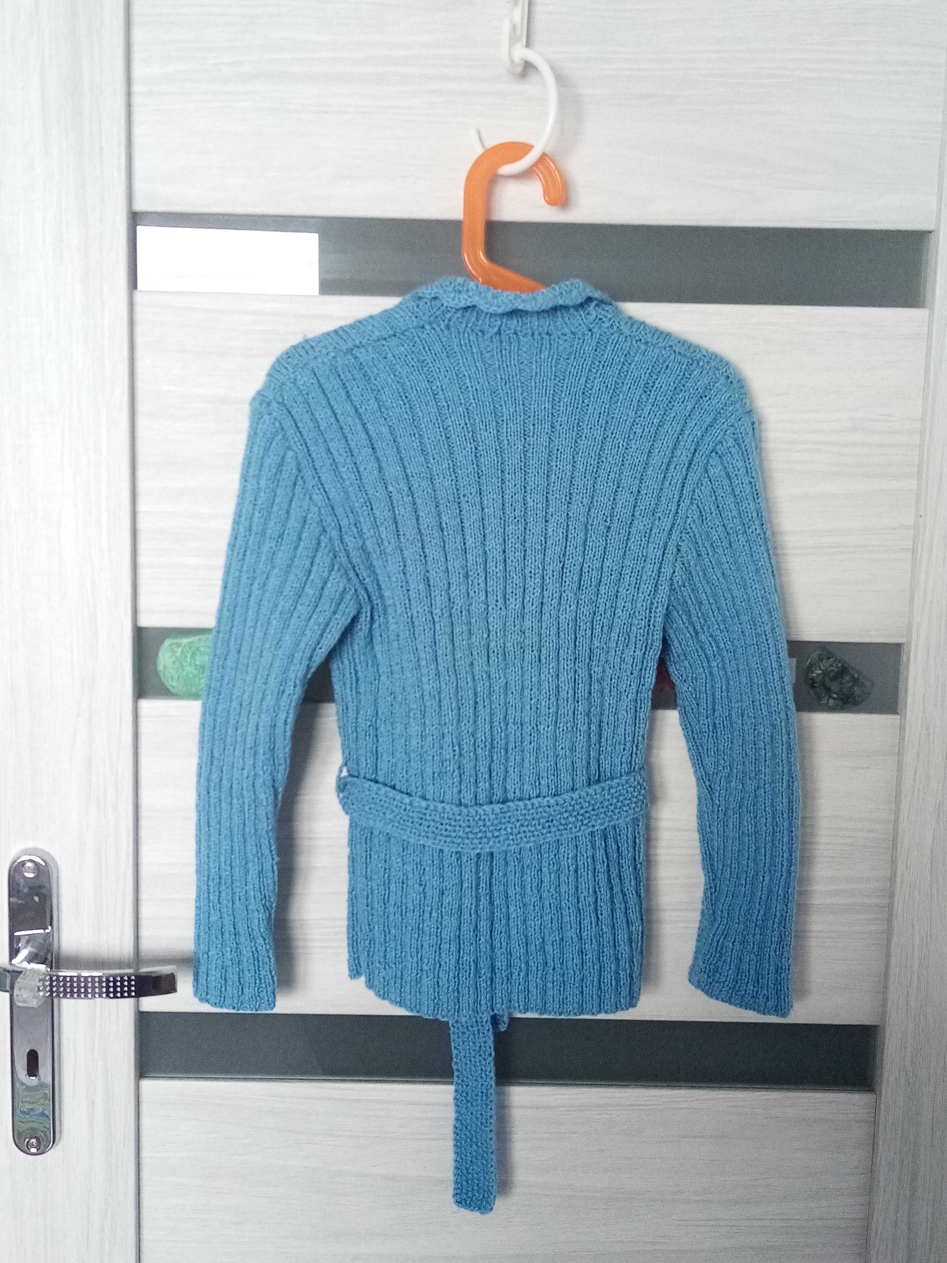 Sweterek dla dziewczynki rozmiar 110.
