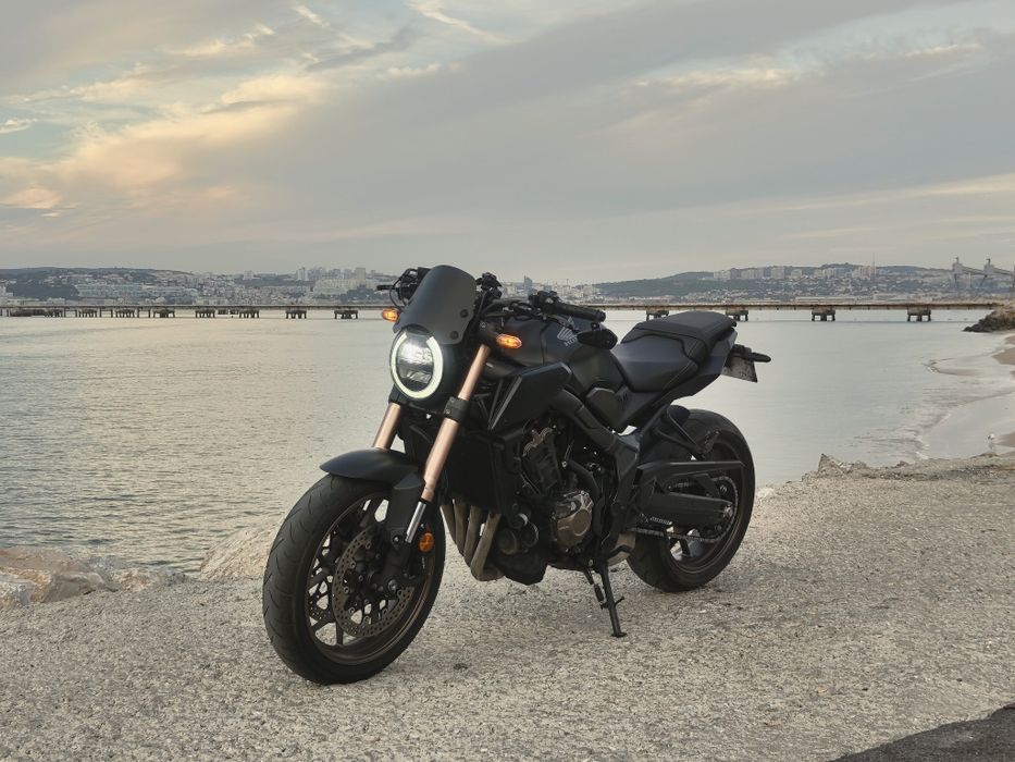Honda CB650R como nova