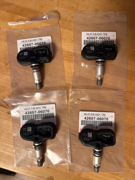 Czujniki ciśnienia lexus toyota 42607-06070 PMV-C010 TPMS USA