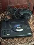 Consola Sega Mega Drive com um comando