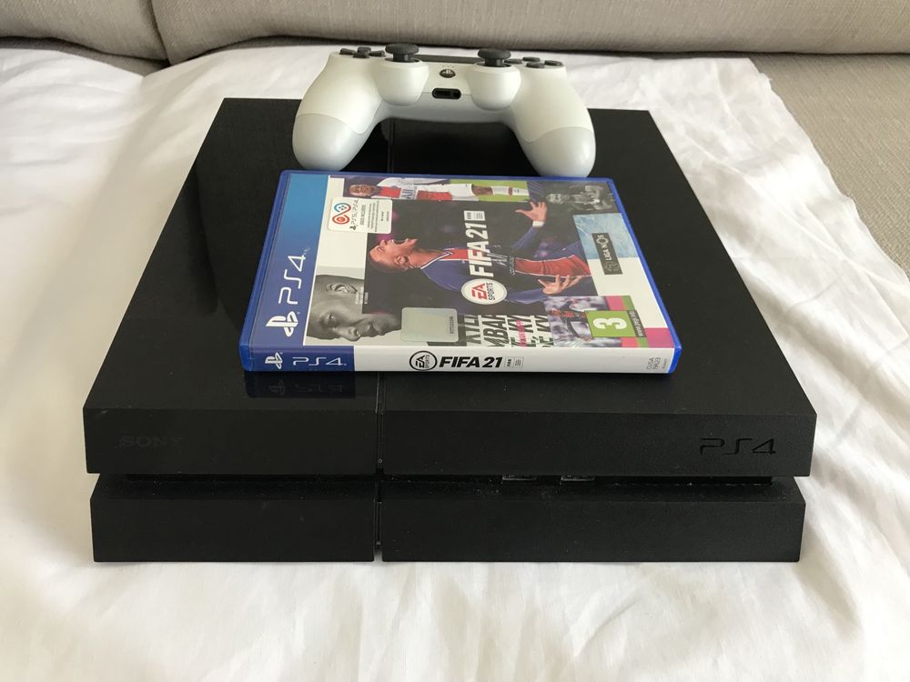 Playstation 4 + 1 comando + 1 jogo ( Fifa 21)