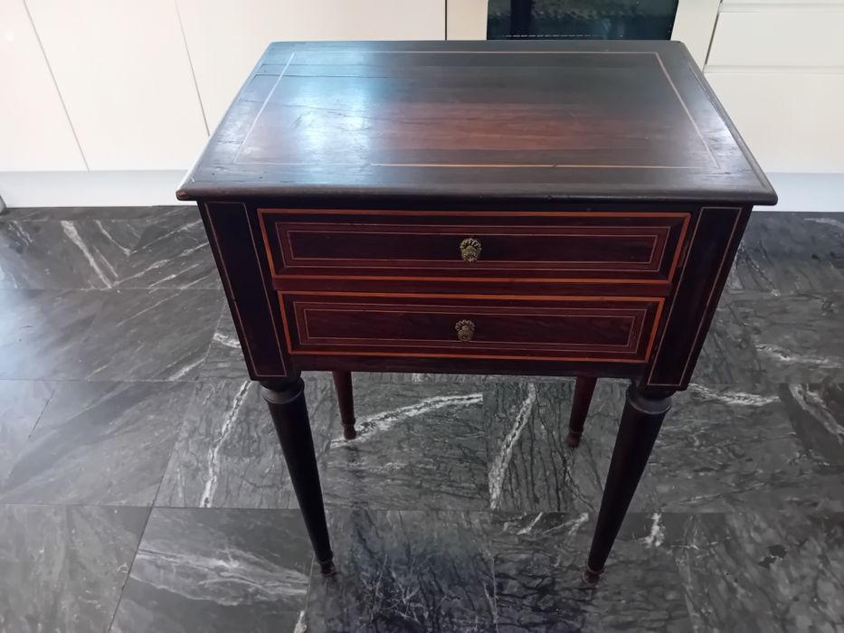 Mesa de apoio/mesa de cabeceira em pau santo