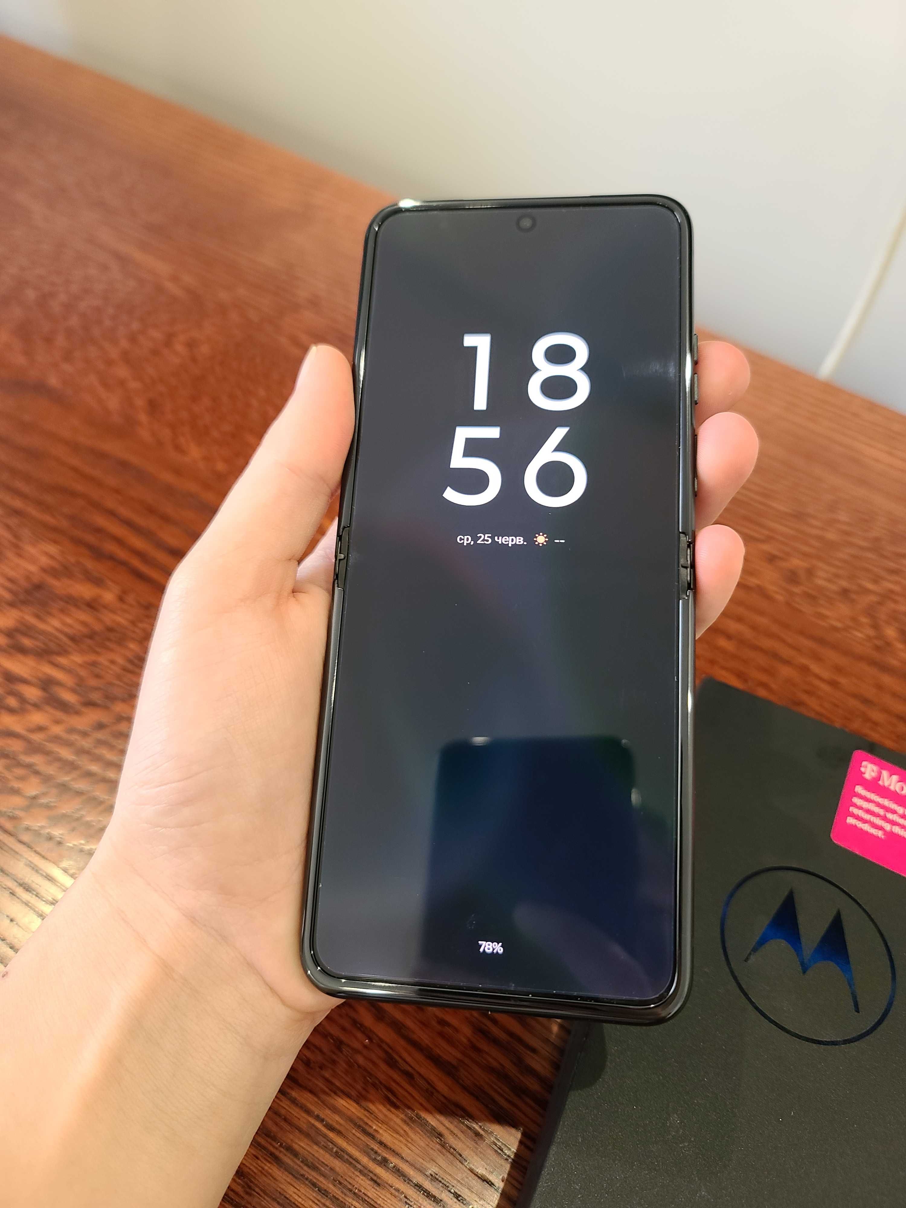 Motorola Razr 2023 XT2323-2, 8/128GB 1 цикл заряду