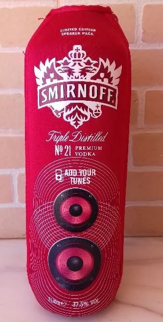 Refrigerador de garrafas com coluna de musica incorporada